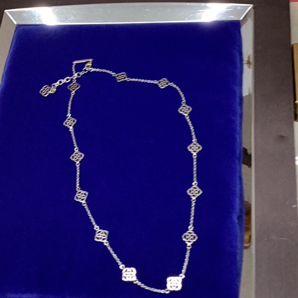 Kendra Scott necklace